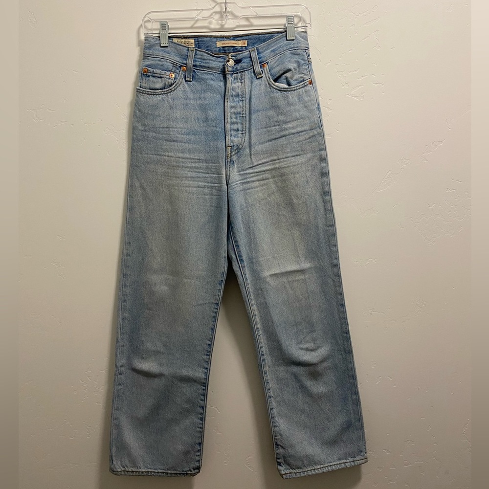 Levi’s Ribcage Straight Jeans, size 26